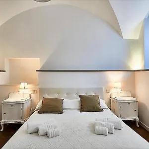 Astra-modern Loft Cathedral View Apartamento